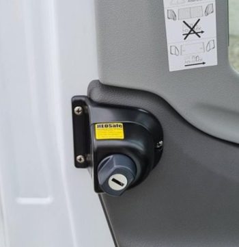 Cerraduras seguridad con llave cabina Ford Transit >2014 HeoSafe - Imagen 2