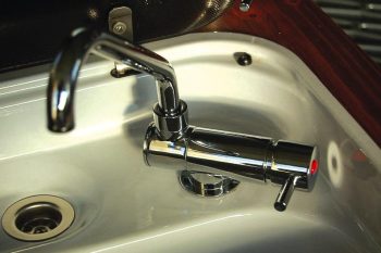 Grifo plegable para fregadera tapa cristal