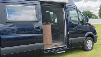 Mosquitera MB Sprinter - Crafter 1650x1360 mm versión baja - Imagen 2