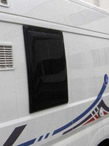 Ventana lateral Polyplastic 566 x 650 mm