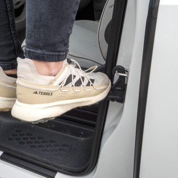 Escalón de puerta plegable